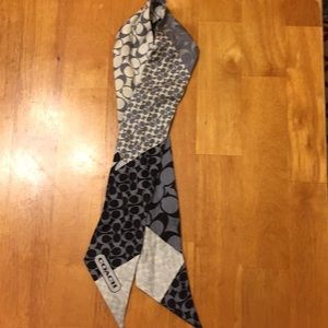 COACH Scarf- Like new 😊😊PRICE REDUCED 😊😊